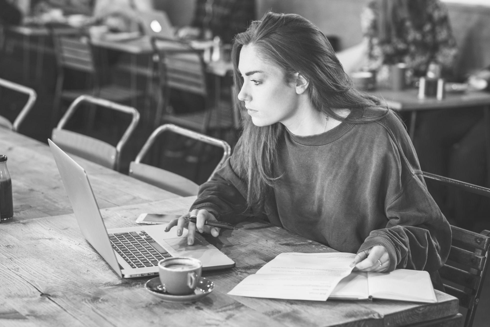 nettlecrag instructeurs tijdens een online sessie over financiële discipline